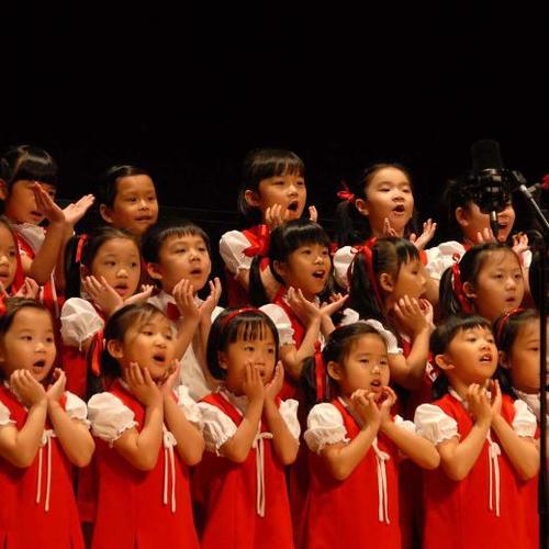 中央人民广播电台少年广播合唱团 - 我们是共产主义接班人